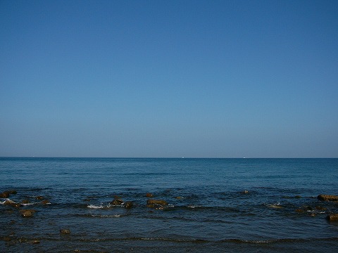 名立川河口からまっすぐ海を眺める[北]