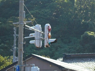 屋根の取れた信号機1