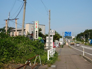 鯨波を貫く国道8号線