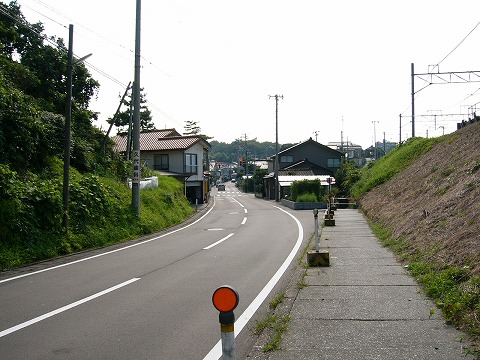 鯨波を貫く国道8号線