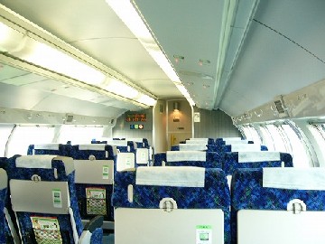 グリーン車内を後方から