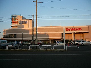 夕日に染まるイトーヨーカドー