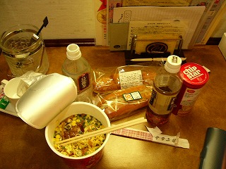 調理完了のカップラーメン