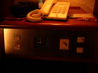 室内のナイトパネル