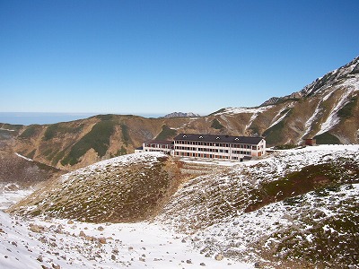 雷鳥荘と室堂乗越、新室堂乗越