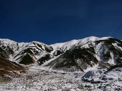 暗く陰鬱な真砂乗越