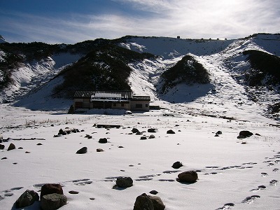 室堂平を見上げて