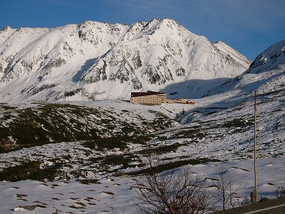 水平道からホテル立山を望む