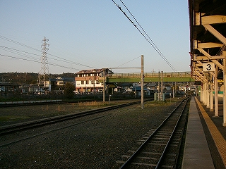 広い構内、ホーム。