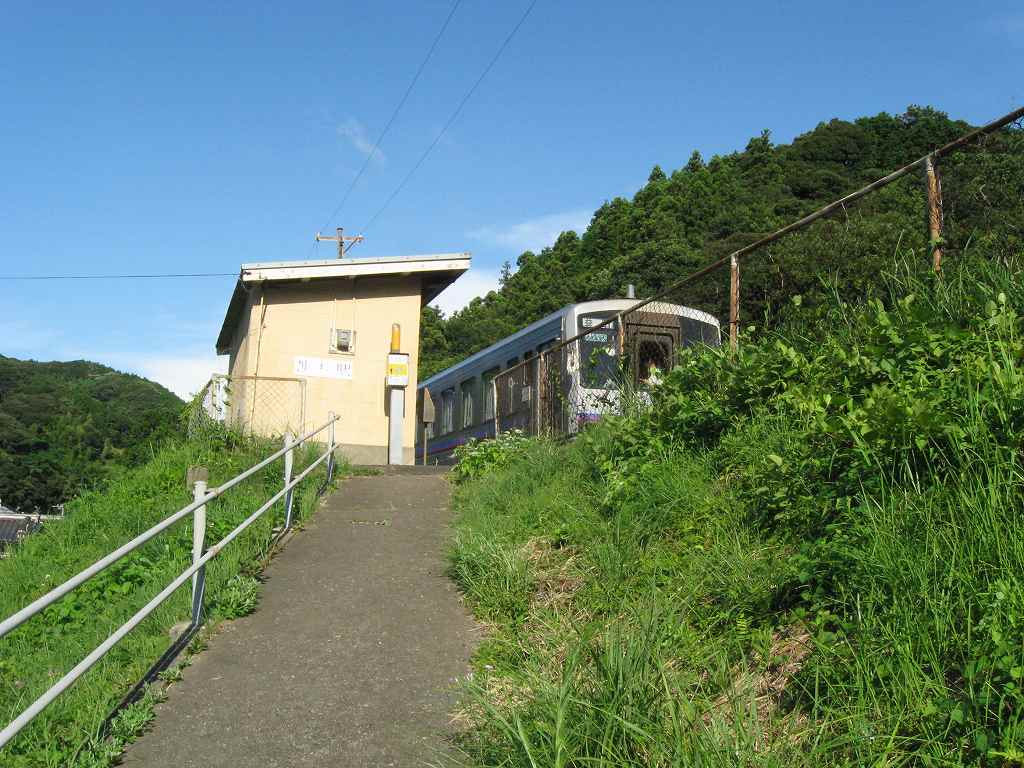 山陰本線・飯井駅　待合所