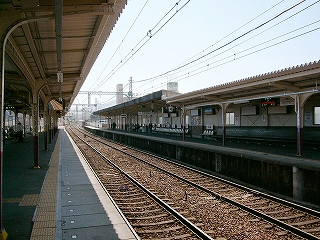5番線ホーム、二線、4番線ホーム。