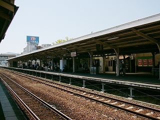 ホームを右斜めに見て。