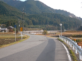 遠くまで見渡せるＳ字カーブ。