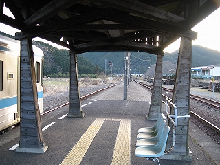 影野駅待合所