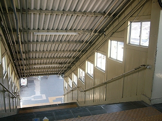 階段を見下ろして。