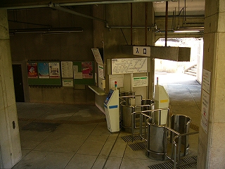 改札口を見下ろして。