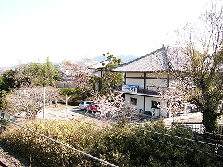 七部咲きの帯解寺。