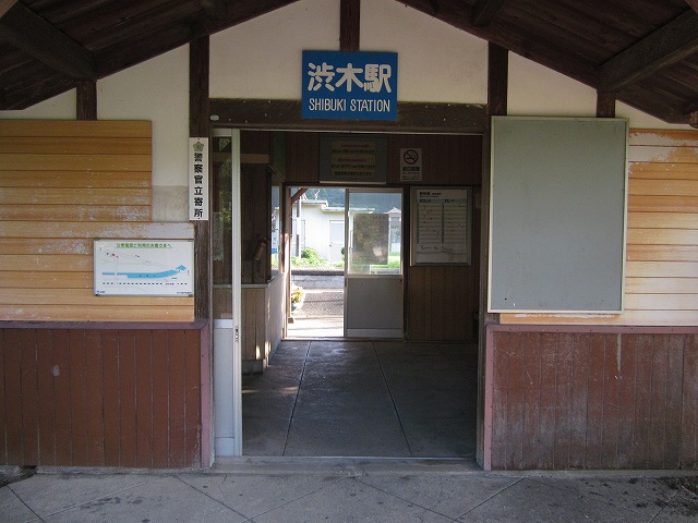 渋木駅駅舎。木造駅舎。