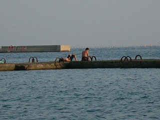 突堤のＬ字型の様子。