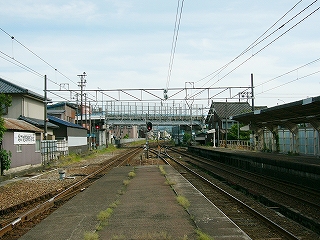 ホーム端の風景