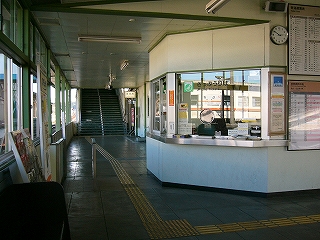 斜めにカットされたいつものみどりの窓口。