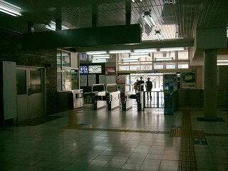 3レーンの自動改札。