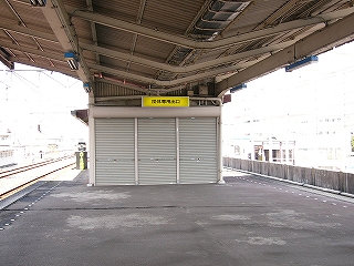 シャッターの下りた出口。